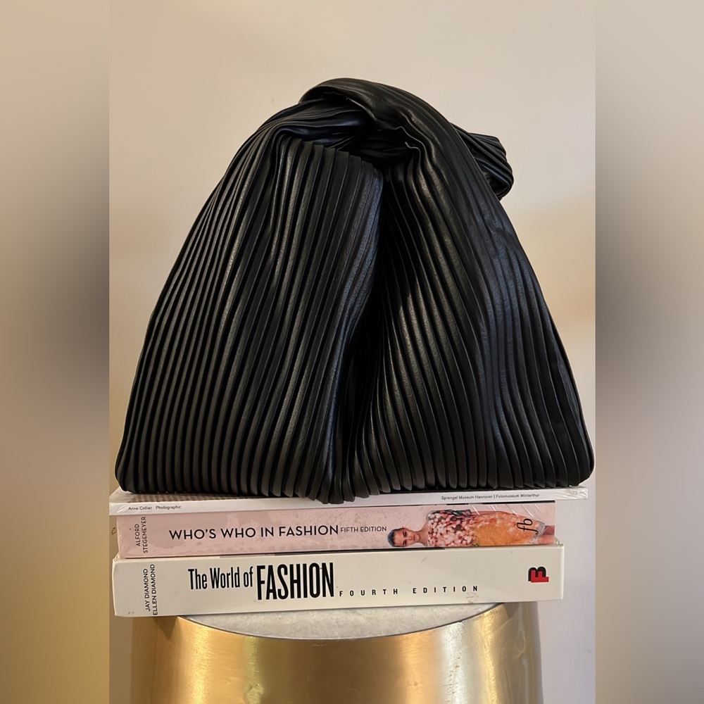 Medium pleaded bag